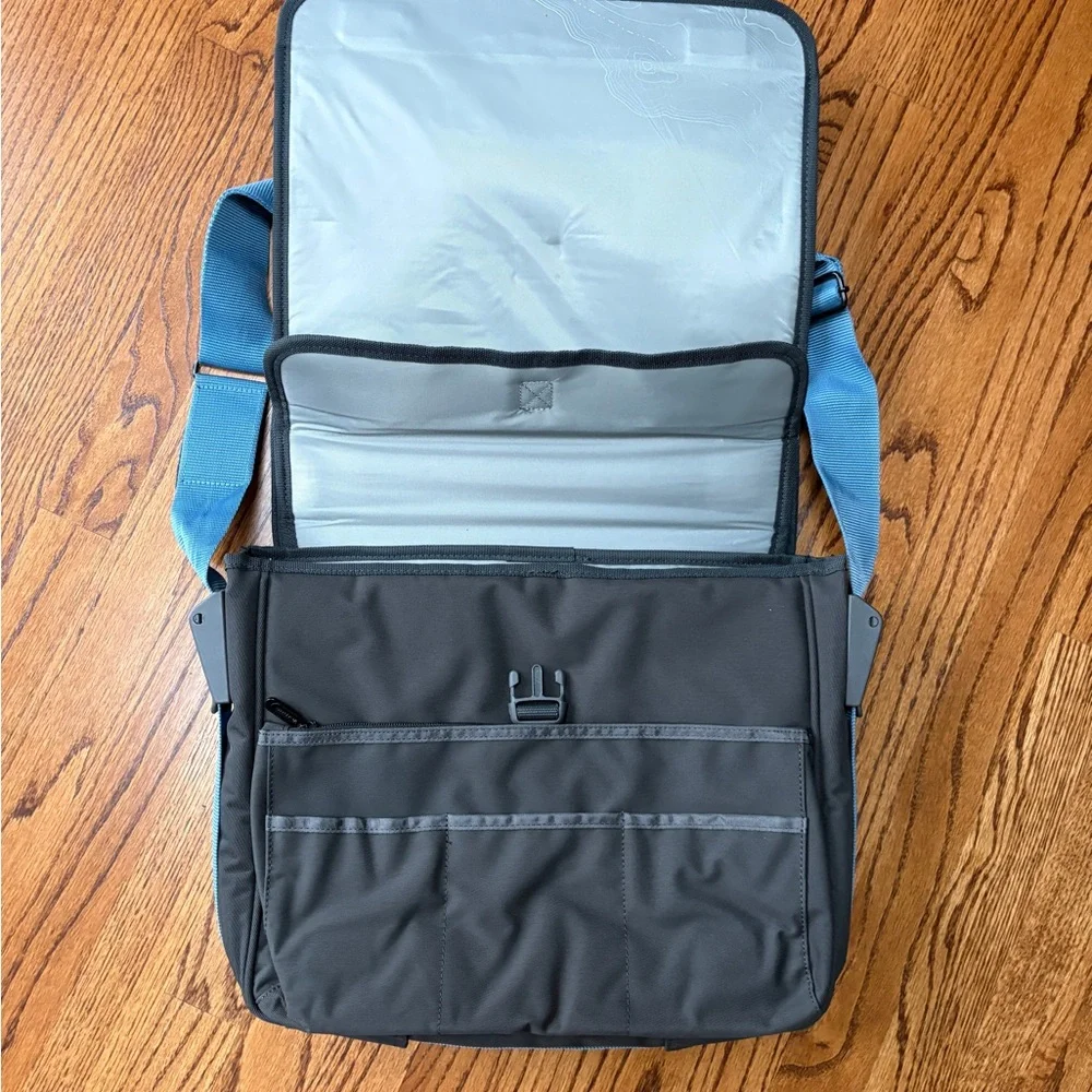 Targus Black and Dark Grey Laptop Bag-NWOT